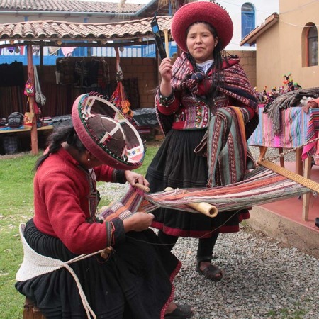 Peruvian-boho-textiles-chinchero-weaving