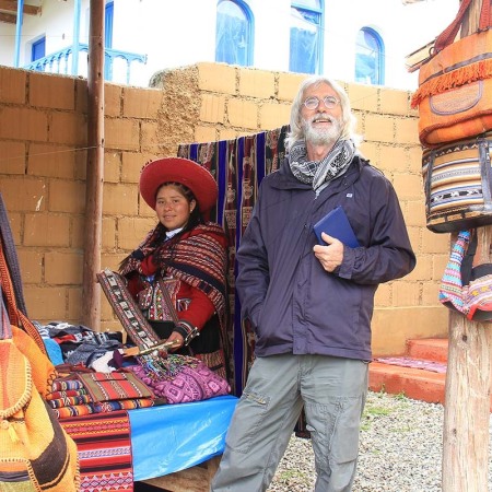 Peruvian-textiles-Chinchero-artisan-stall