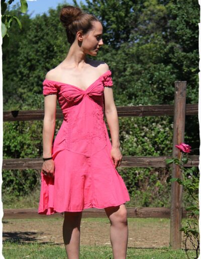 Bare shoulders dress